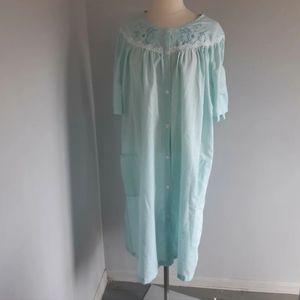 Carroll Reed Plus Pretty vintage  nightgown blue Look new  Size 2X